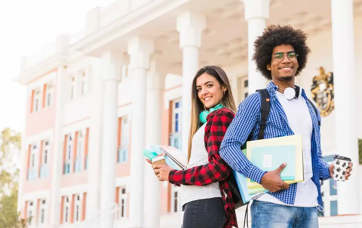 Professional female tutor near me in Karachi for home and online tuition.